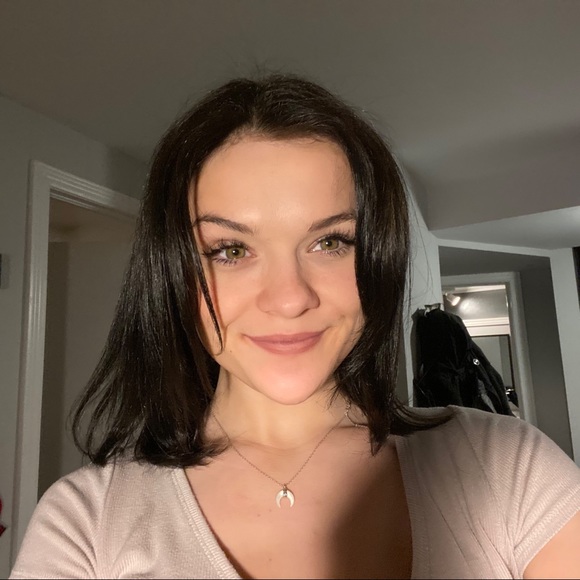 Meet your Posher, Erika - Picture 2 of 5